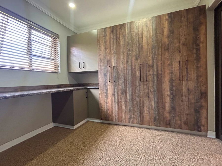 4 Bedroom Property for Sale in Grimbeeck Park North West